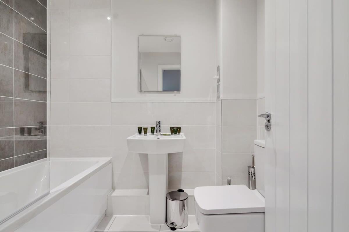 Beautiful 2 Bed Apartment In A Converted Mill Лидс Экстерьер фото