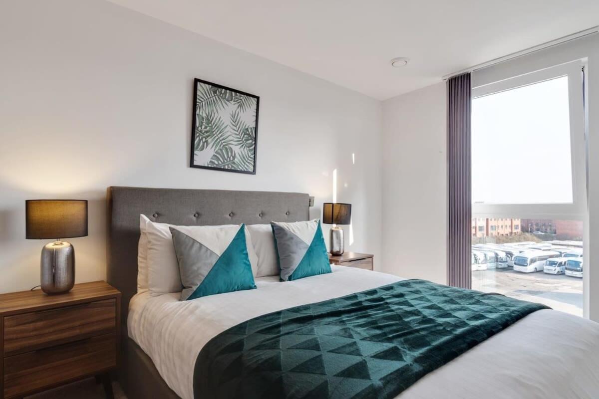 Beautiful 2 Bed Apartment In A Converted Mill Лидс Экстерьер фото